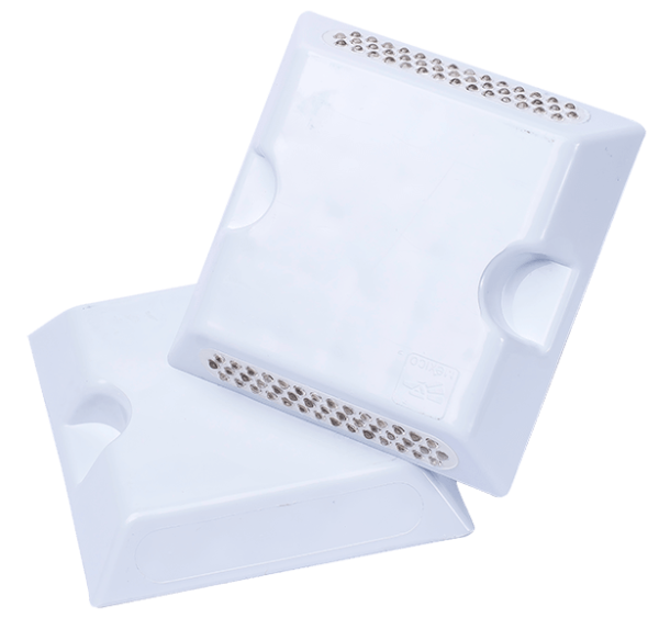 Vialetas con 43 esferas de cristal marca Tussan, color blanco